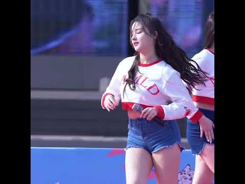 Fancam Momoland Nancy sexy ass , nice big butt 🍑