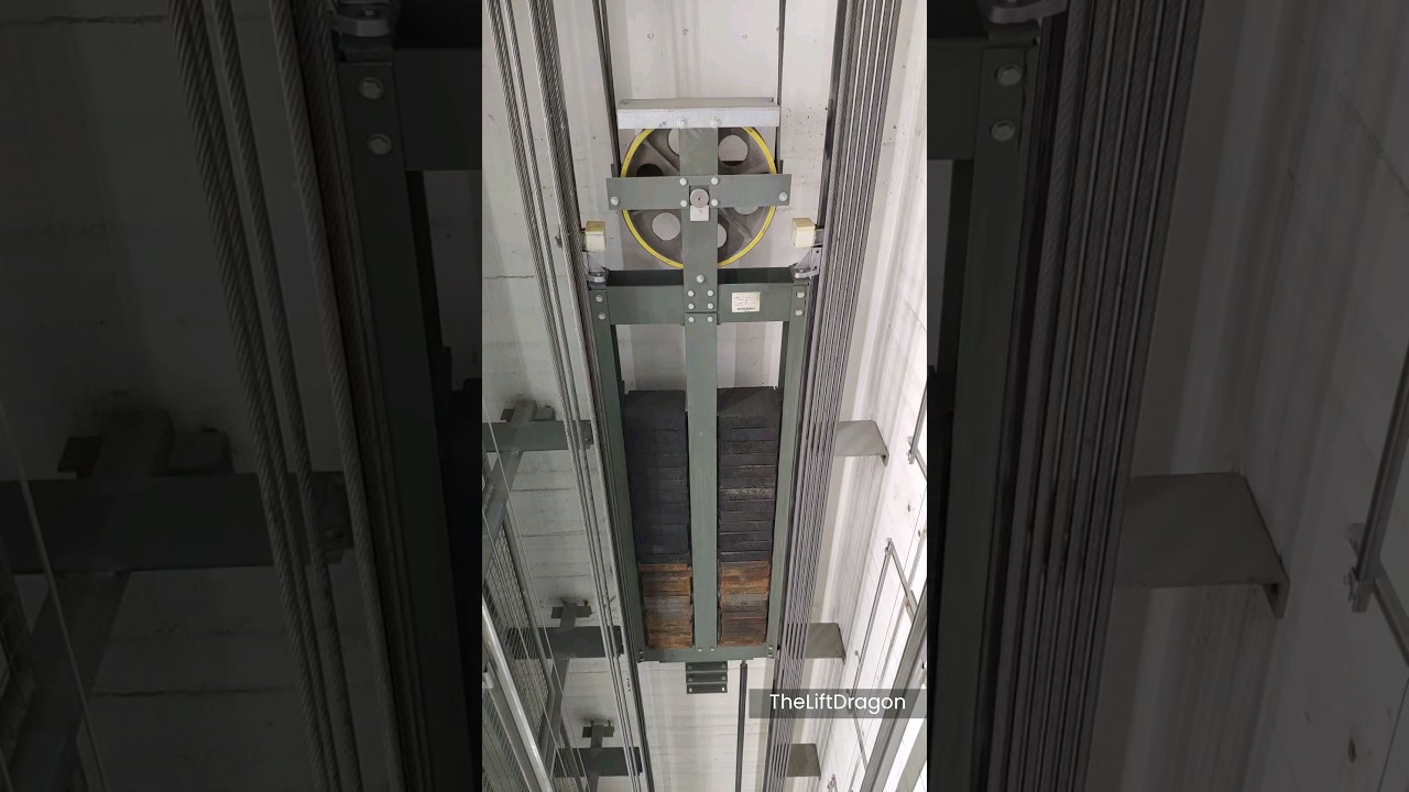 Fast 90s Schindler Lift - Shaft View from Motor Room