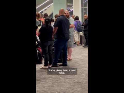 Father confronts man who told off his girls on flight