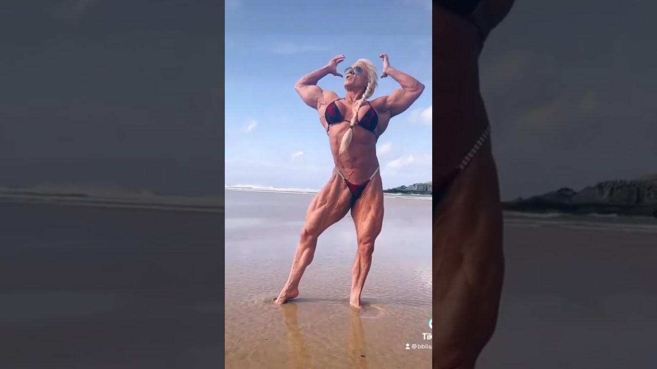 Fbb Lisa cross beach Mascular Pose in bikini ❤ 🔥Female Muscles Posing #shorts #fitness #gym