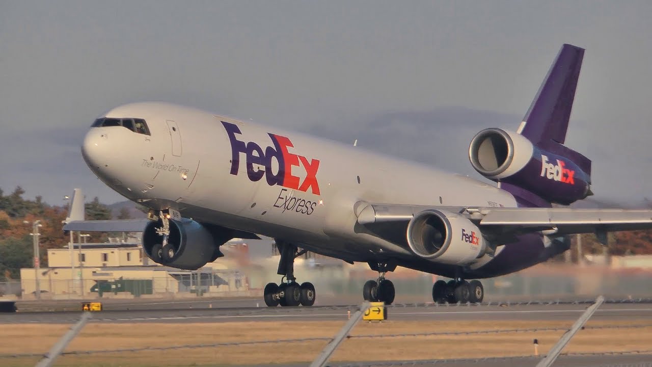 FedEx MD-11 Gorgeous Takeoff