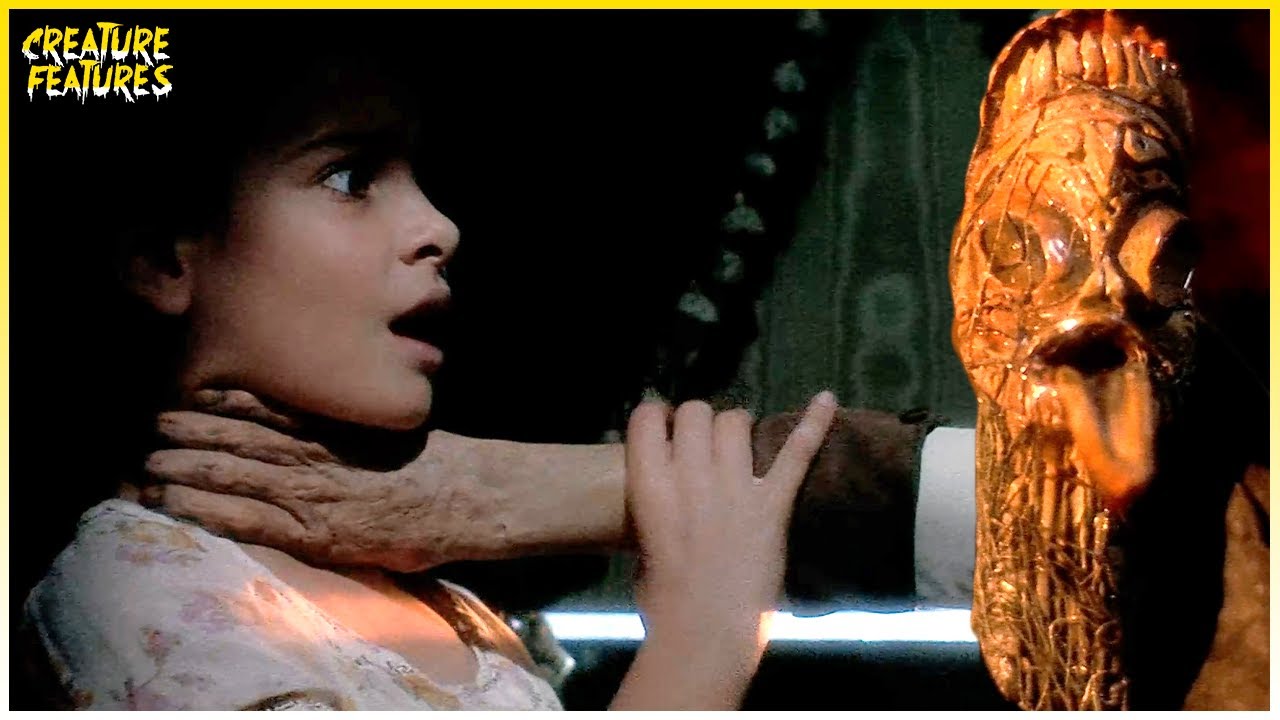 Felice Receives “The Kiss” From Aunt Irene | The Kiss | Creature Features