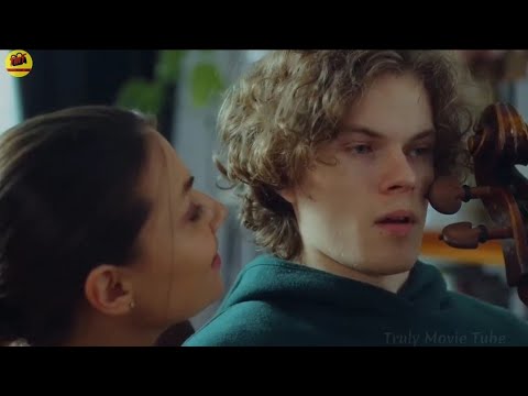 female professor falls for her student Movie Explained In Hindi/Urdu | summarised in हिन्दी