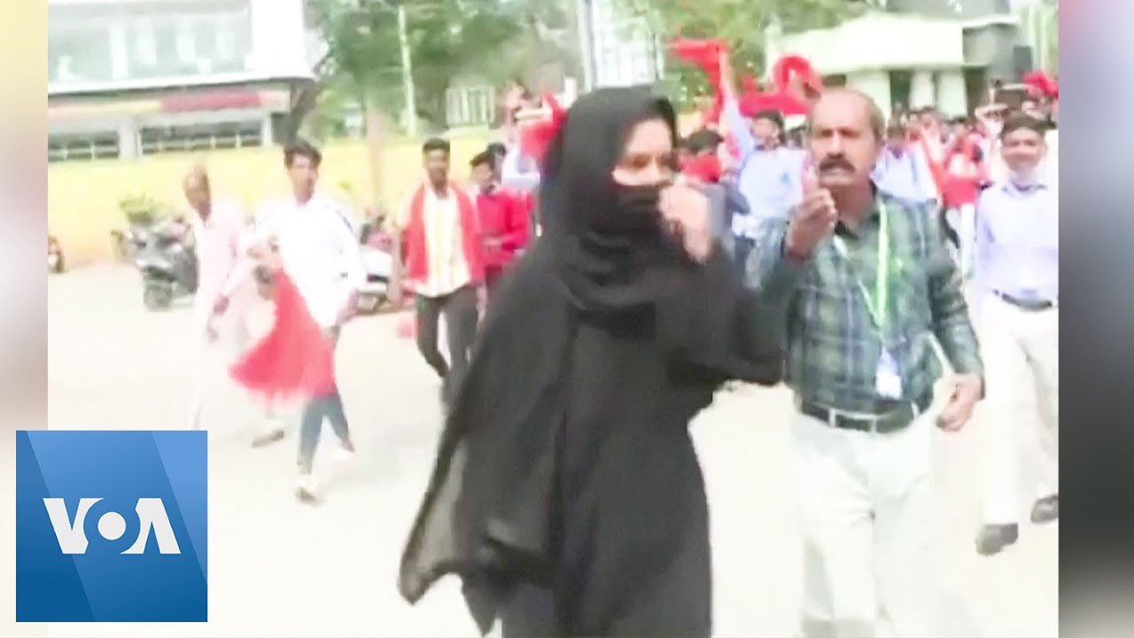Female Student in Hijab Takes on Jeering Crowd in Southern India