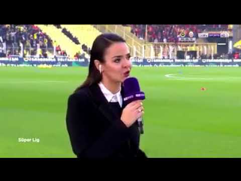 FENERBAHÇE GALATASARAY DERBİ ÖNCESİ RÖPORTAJ SIRASINDA TARAFTARDAN KÜFÜRLÜ TEZAHÜRAT