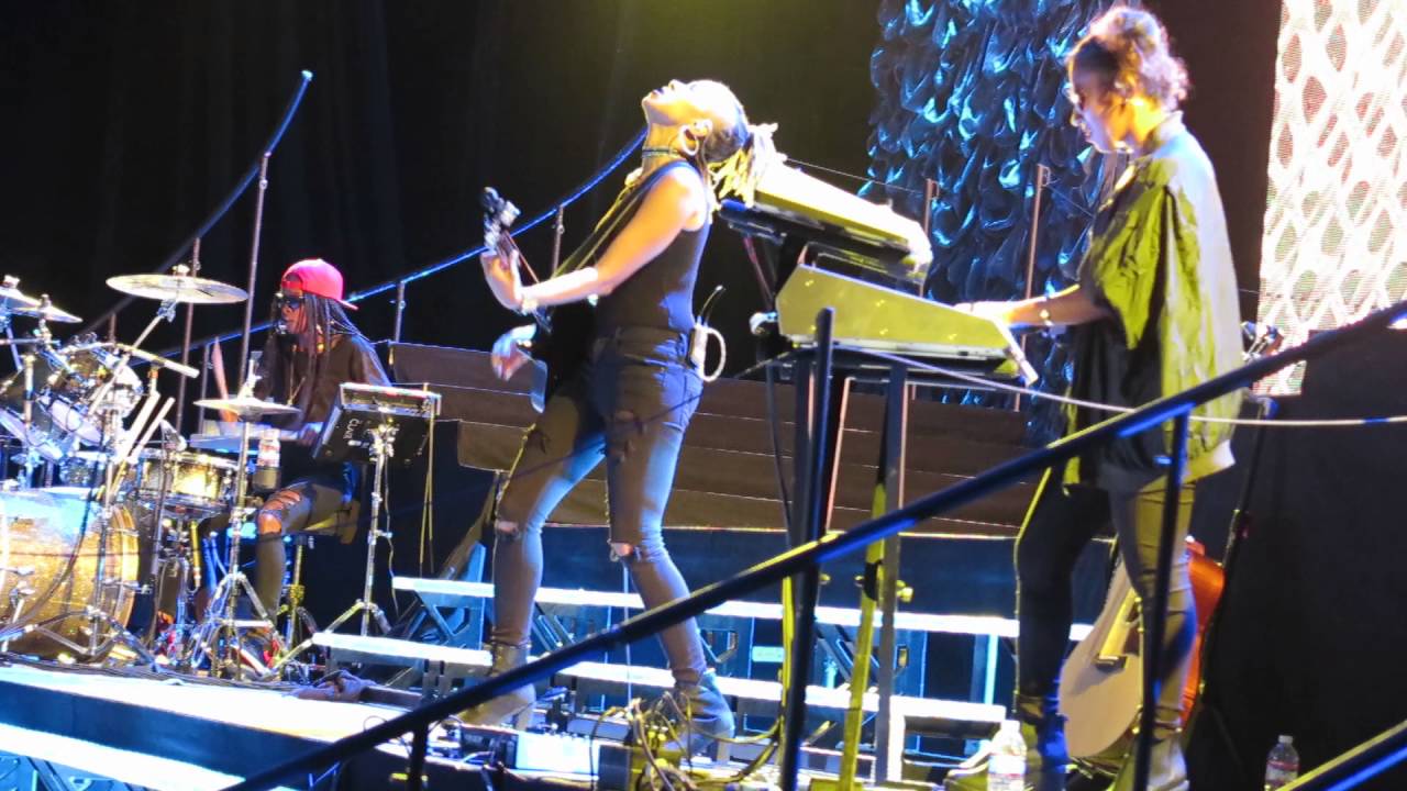 Fifth Harmony-Worth It (live w/Band)