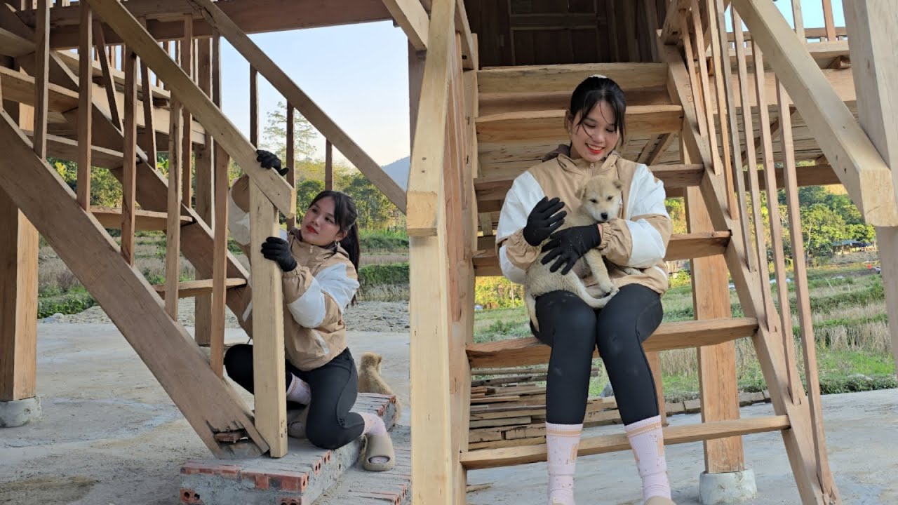 Finishing a two-story wooden house, The carpenter built a handmade staircase 2025