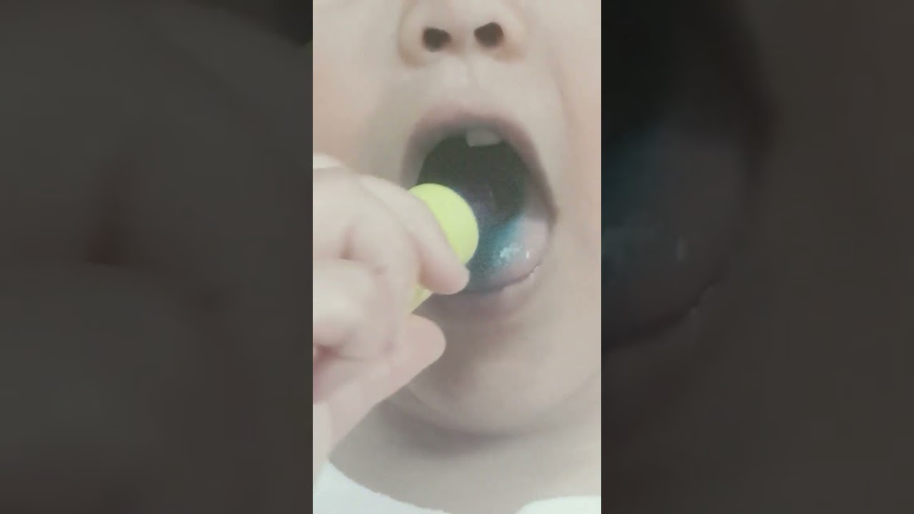 First time trying push pop candy! 😋