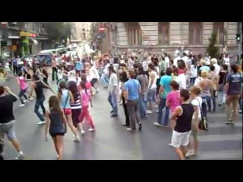 FlashMob In Bucharest   Romania Super Dans In Intersectie