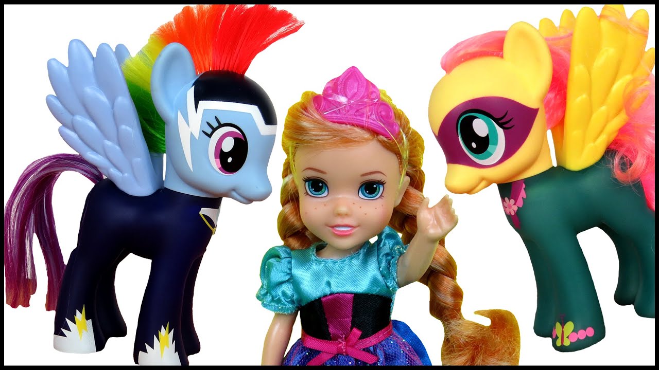 FLYING on PONIES! Pony RACE! ELSA & ANNA toddlers PLAY