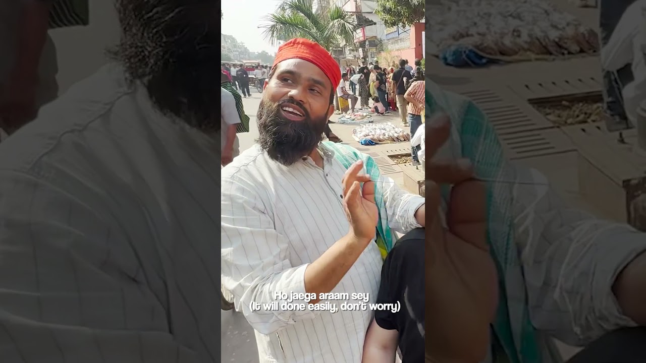 Foreigner gets $1 ear cleaning on the Streets of INDIA! Don’t try this!
