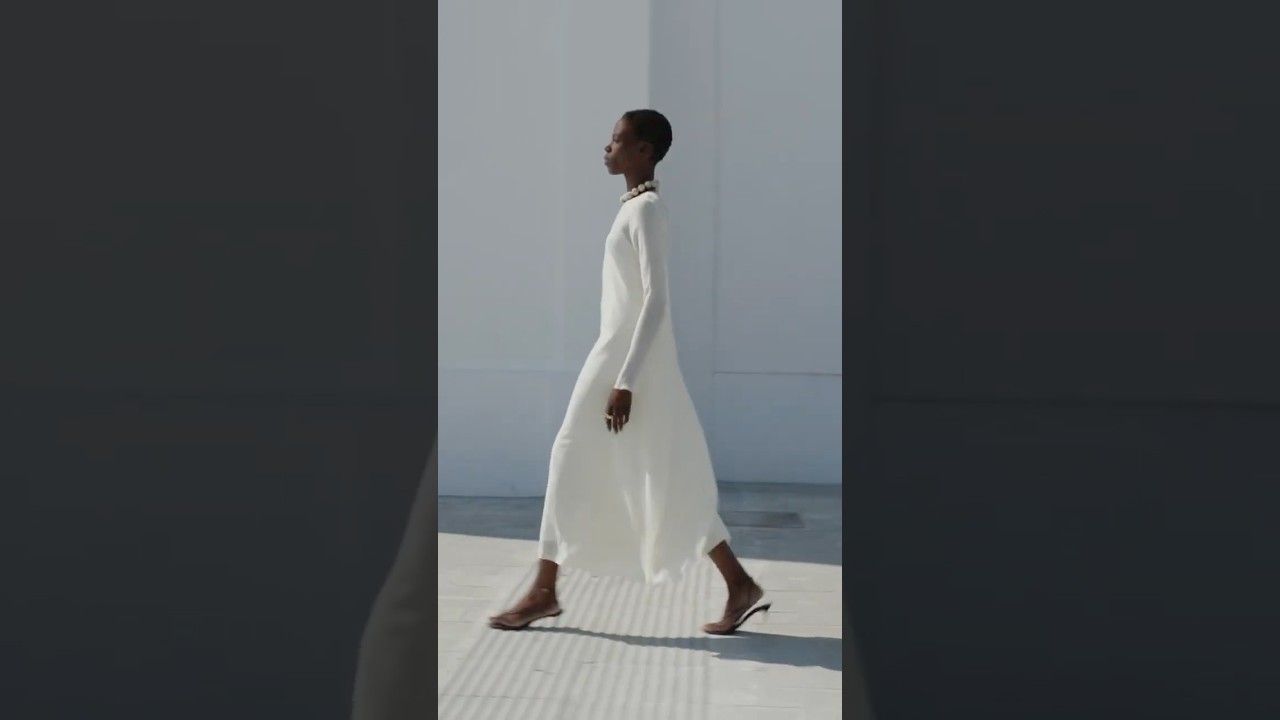 From office to soirées, our collection has the perfect looks for warm days. Discover it at mango.com