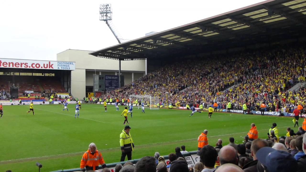 FROM THE STAND: Watford score after Leicester miss penalty (watch in HD)