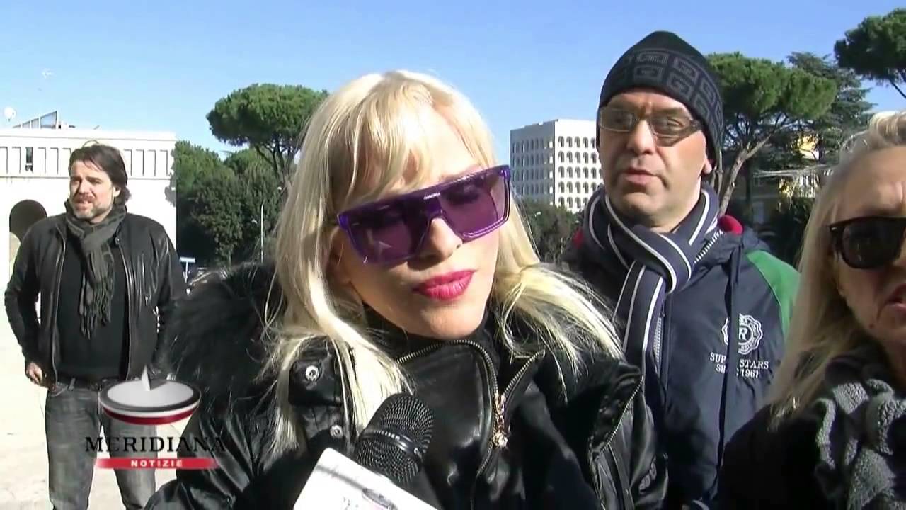 Funerali Riccardo Schicchi, Eva Henger Cicciolina e Rocco Siffredi omaggiano il genio dell eros