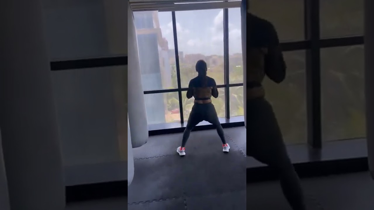Funny exercise video of anveshi 😜 #shorts #anveshijain #funnyshorts #actress
