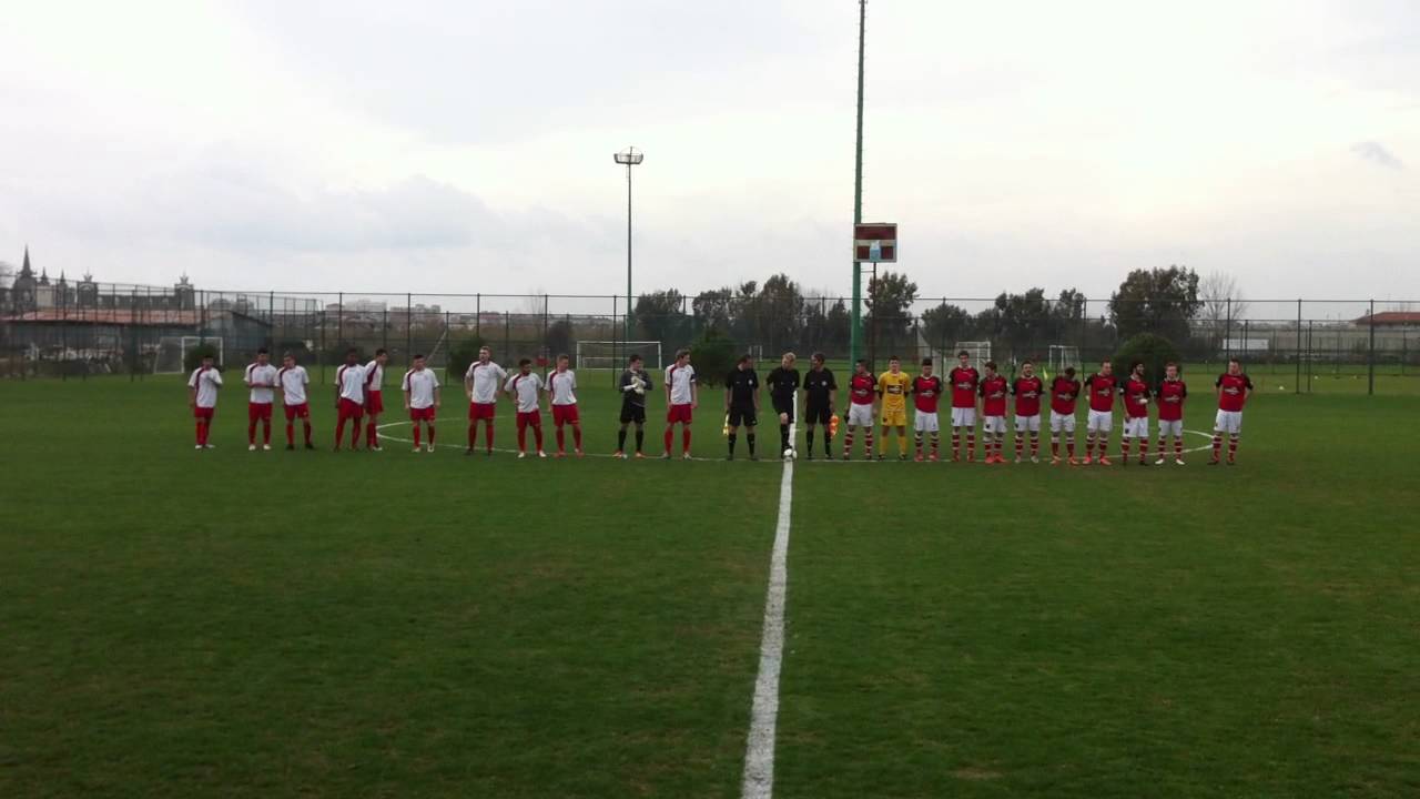 Fussballschiedsrichter Martin Feusi Emirhandstadion Einlaufen Trainingspiel Refree Feusi