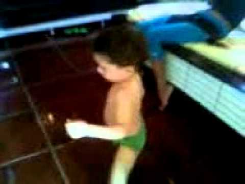 Gabriel Kolansk Dançando de cueca...