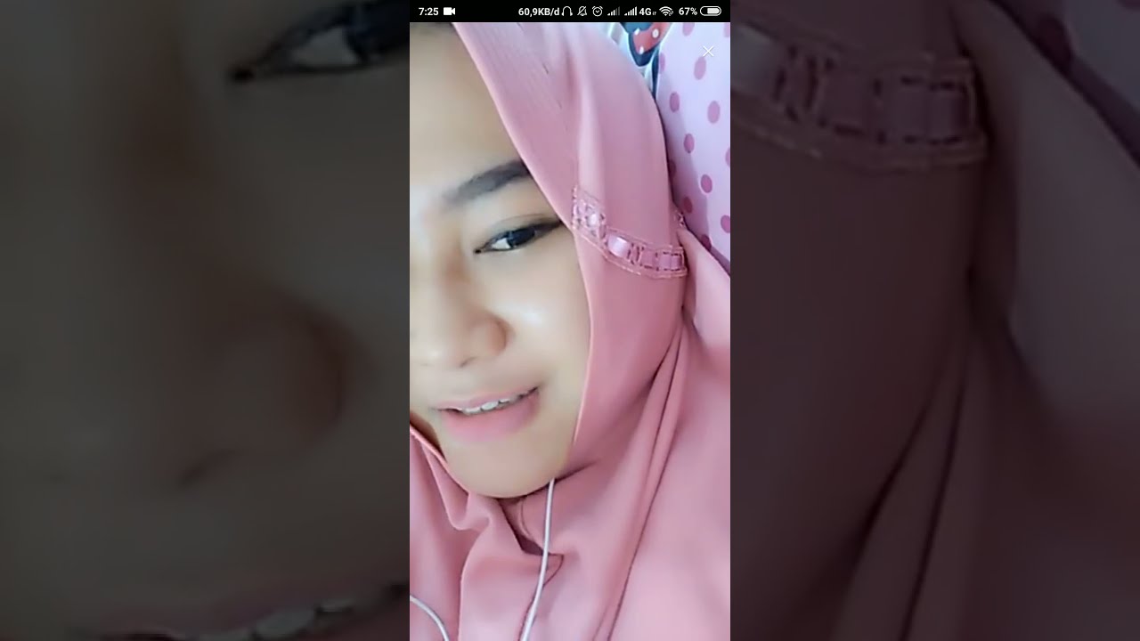 gadis jilbab pink cantik putih bersih live show #shorts