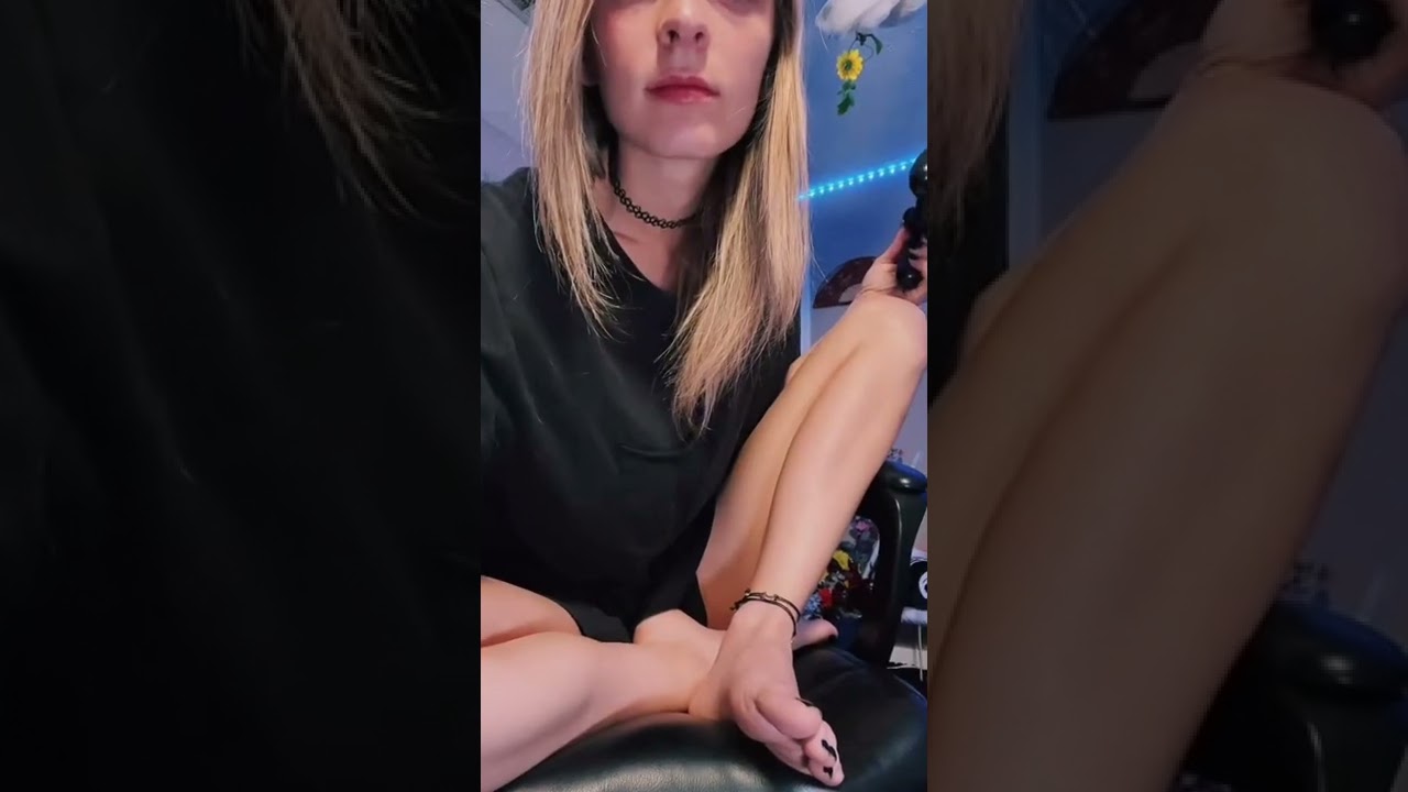 Gamer Beautiful Girl Feet Soles Toes