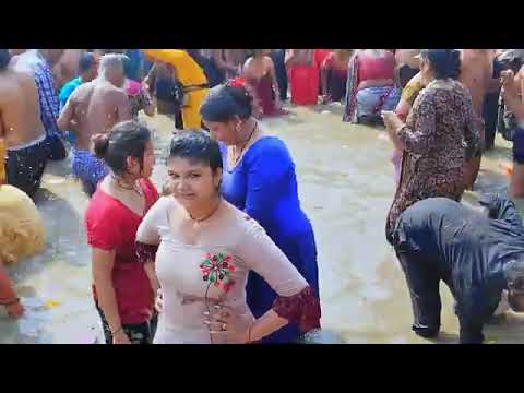 Ganga snan women holy bath river open ganga ghat ka prayagraj mahakumbh mela