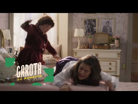 GAROTA DO MOMENTO - Maristela dá uma surra em Bia.(TV GLOBO)