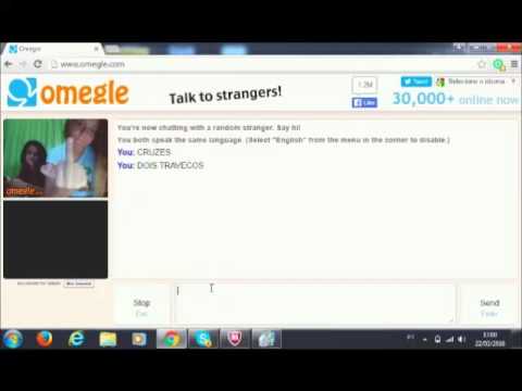 Garota revoltadinha no Omegle. (Dois travecos?)