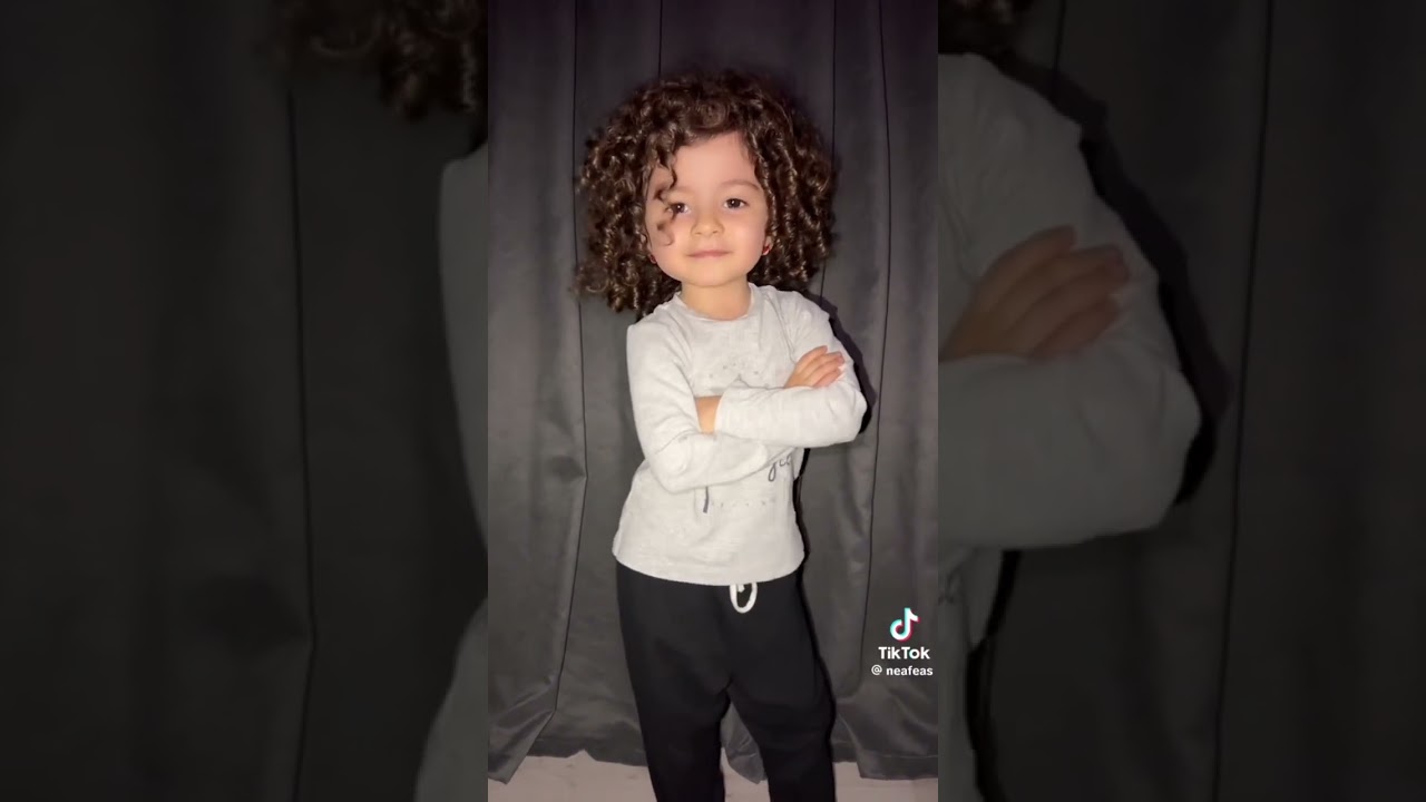 Gente achei esse vídeo dessa menininha dançando,ela é muito fofa