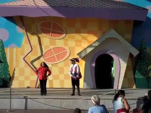 Get Ready to Wiggle Emily at Six Flags New England Part 1