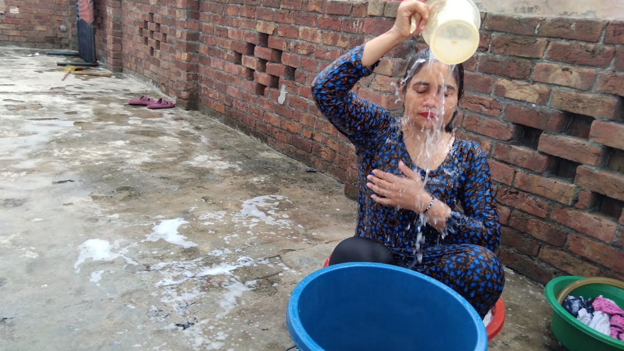 Ghar Ka Swimming pool Me Nahana ka maza