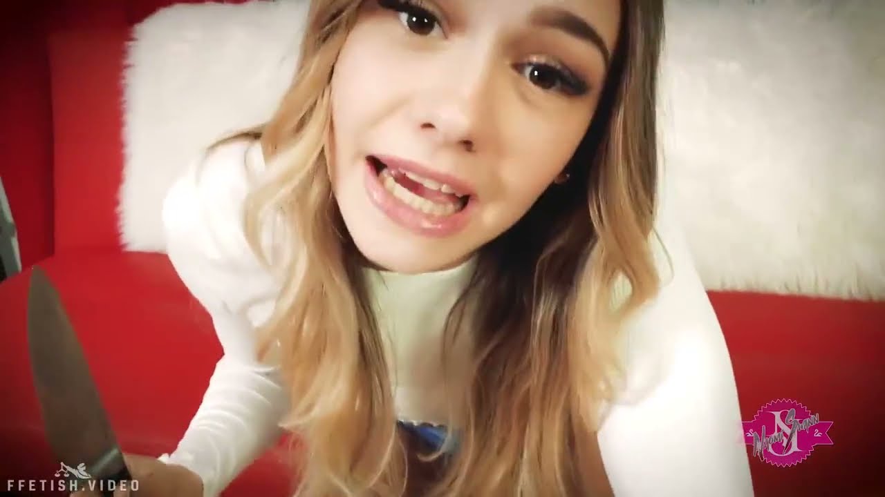 Giantess Naomi Swann Vore