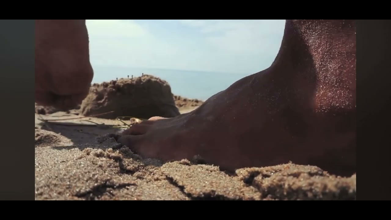 Giantess Roma beach