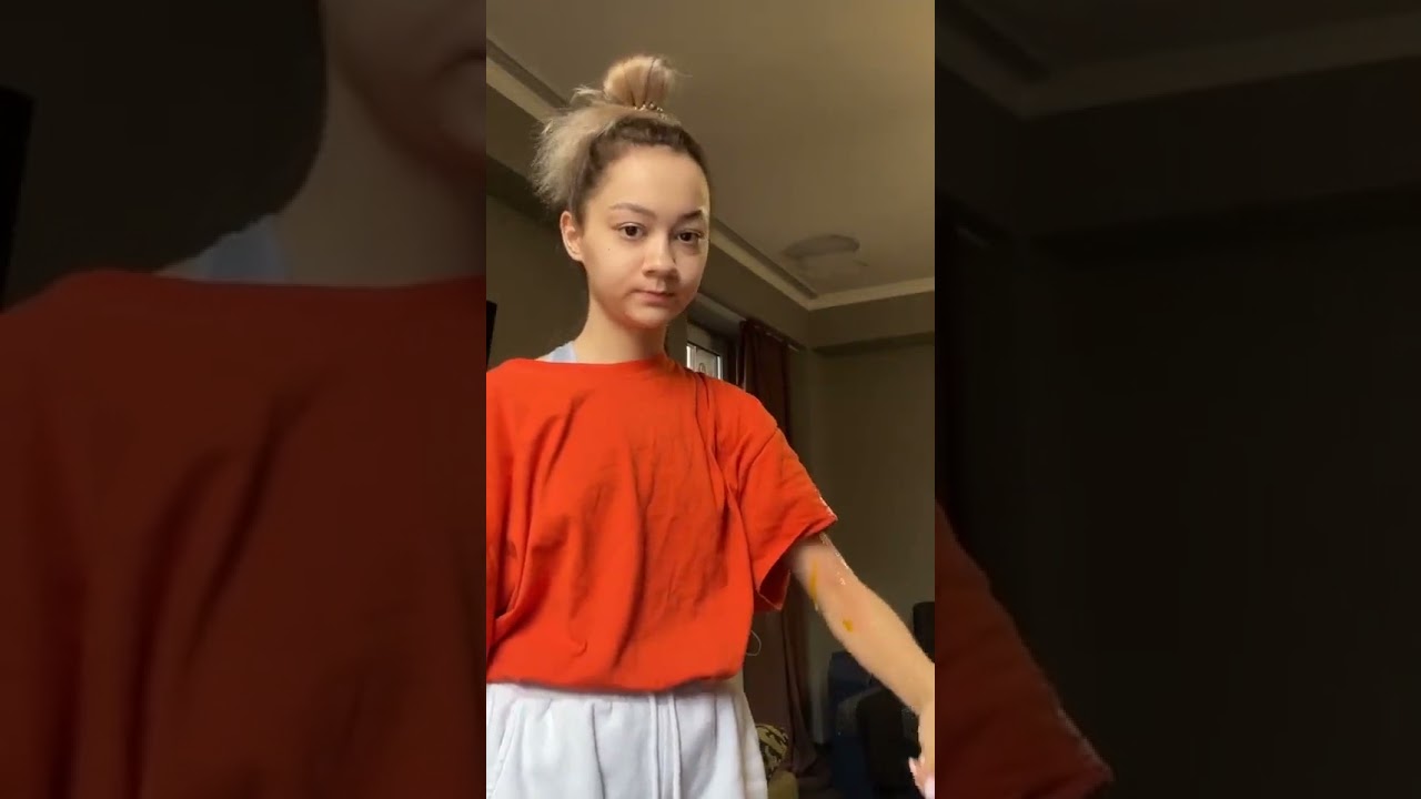 Girl crack the egg on her arm🤣