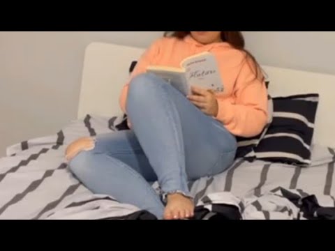 Girl farting in jeans while reading