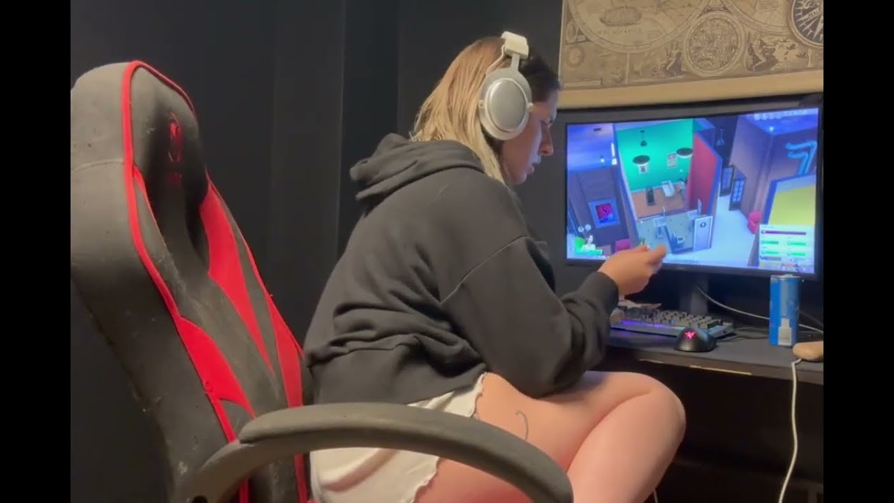 Girl Farting on chair while gaming