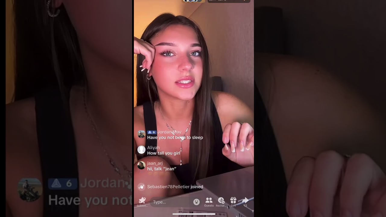 girl live streaming on periscope and bigo