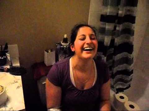 Girl pooping fast!!!!