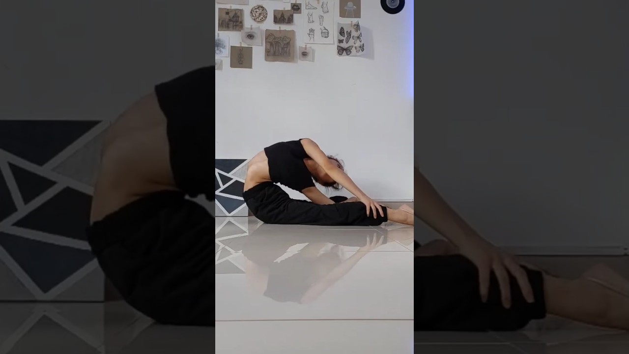 Girl twisted like rubber😱😱😱#shorts #trending #trendingshorts #flexibility #trend #contortion #girl