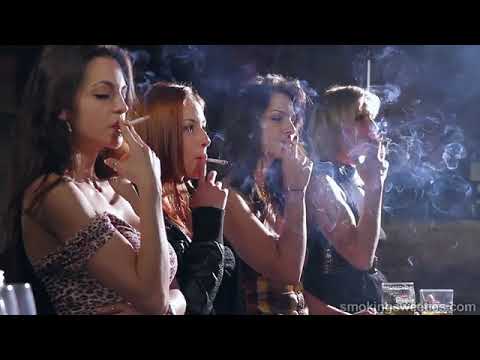girls smoking 🚬🚬