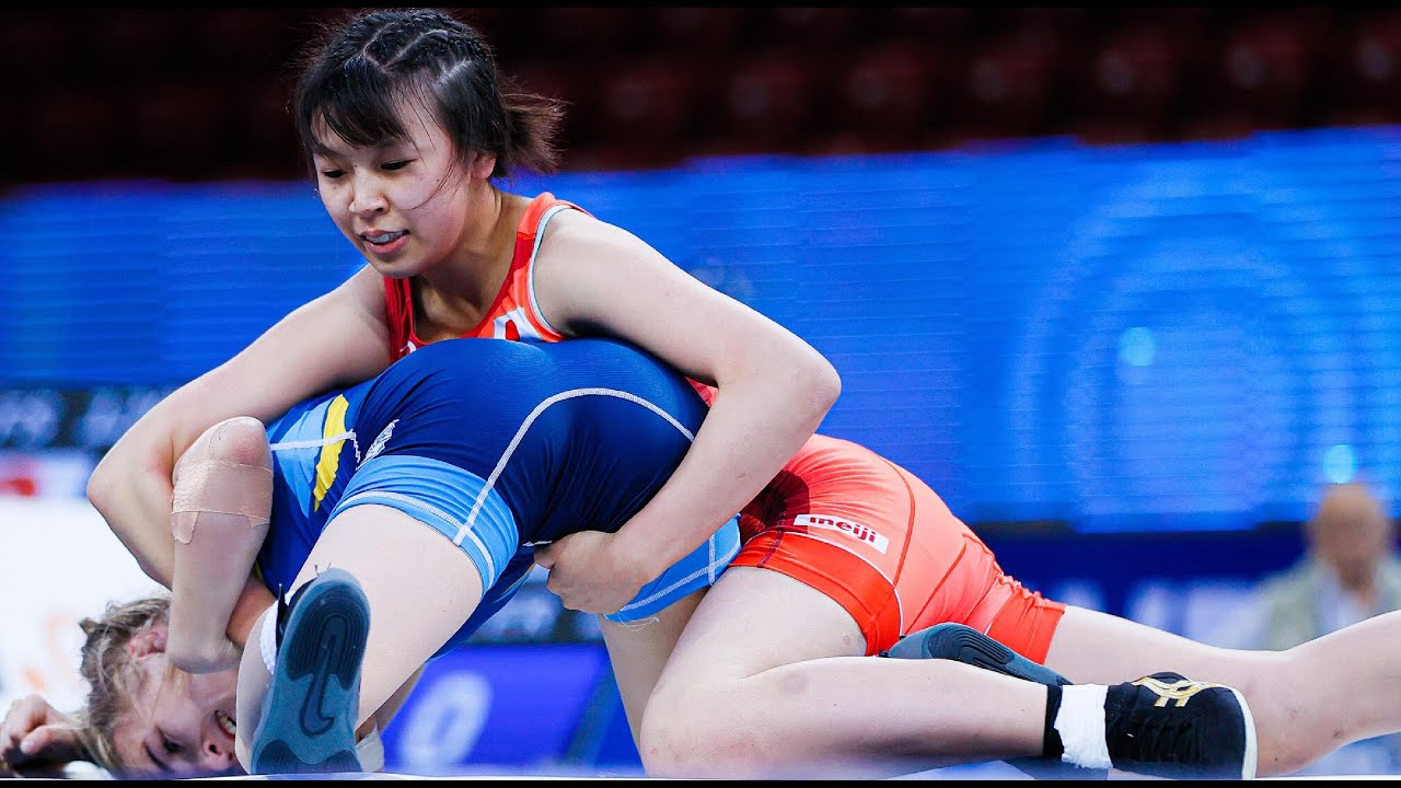 Girl's Wrestling ground technique - fighting with a Japanese girl