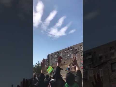 Gökyüzünde Allah yazısı