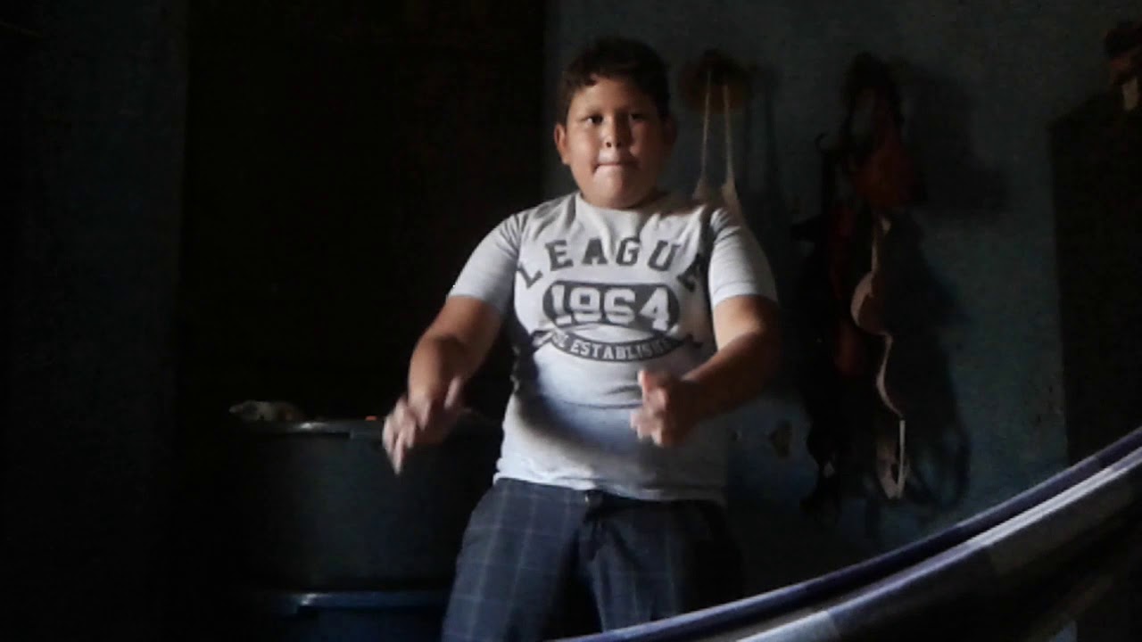 Gordinho de 10 anos dançando funk