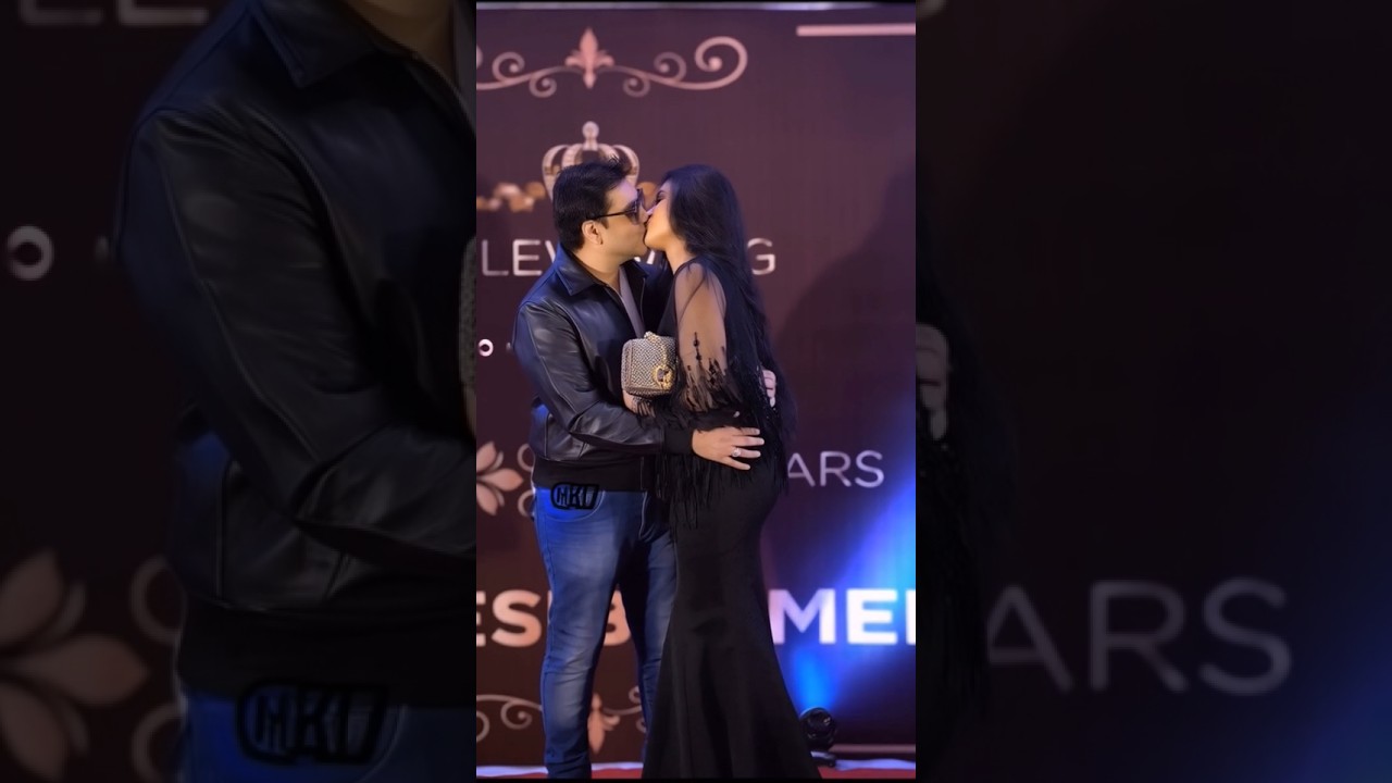 Govinda kissing Susmita Sen 💋 #bollywood #susmitasen