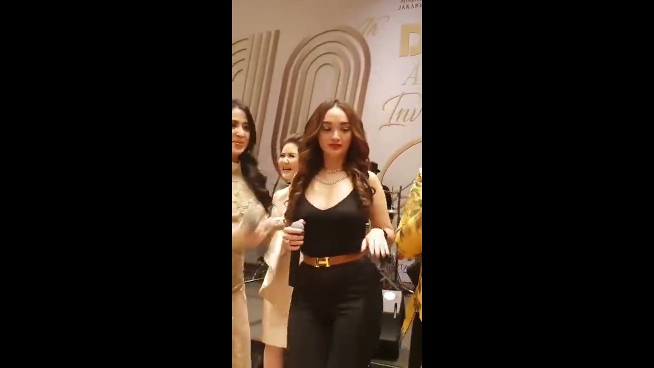 Goyang Hot artis dangdut dewi persik,zaskia gotik
