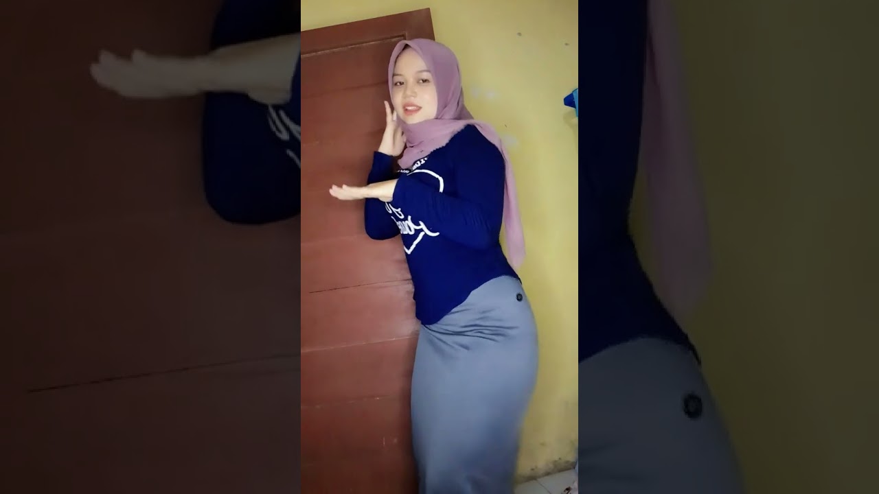 goyang hot rok span sempit