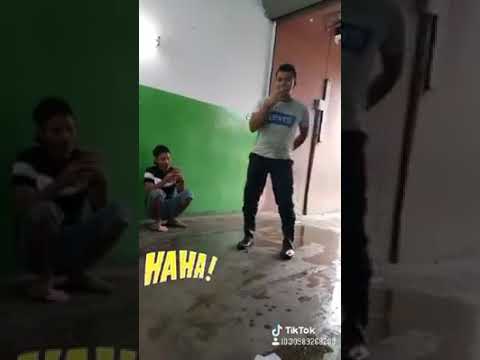 Goyang pantat
