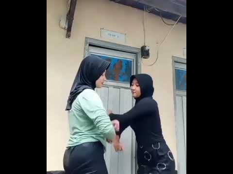 goyangan cewek jilbab sangek hot😋 #goyang