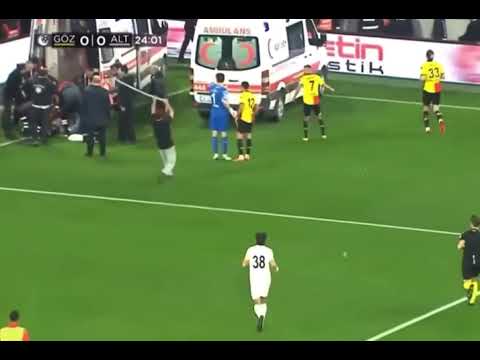Goztepe - Altay Izmir Derby (Fan attacks goalkeeper with corner post)