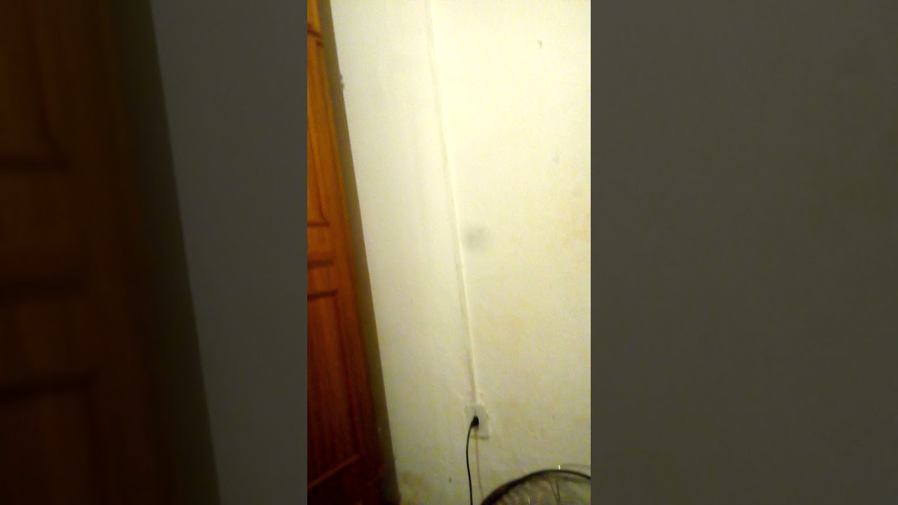 Gravando minha irmã tomado banho