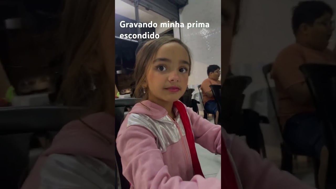 Gravando minha prima escondido