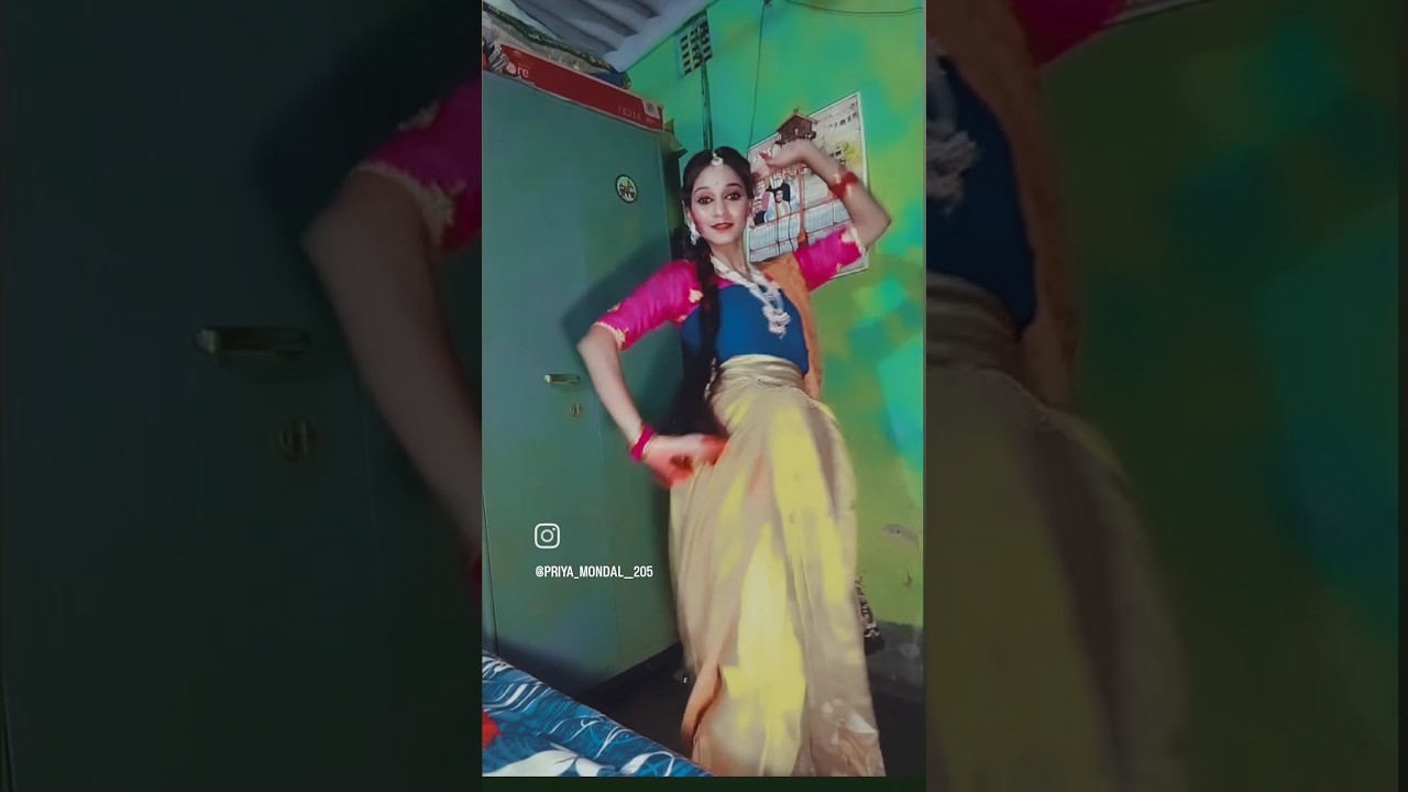 Gulabi saree #reelsvideo #dancer #shortvideo #Priya Mondal